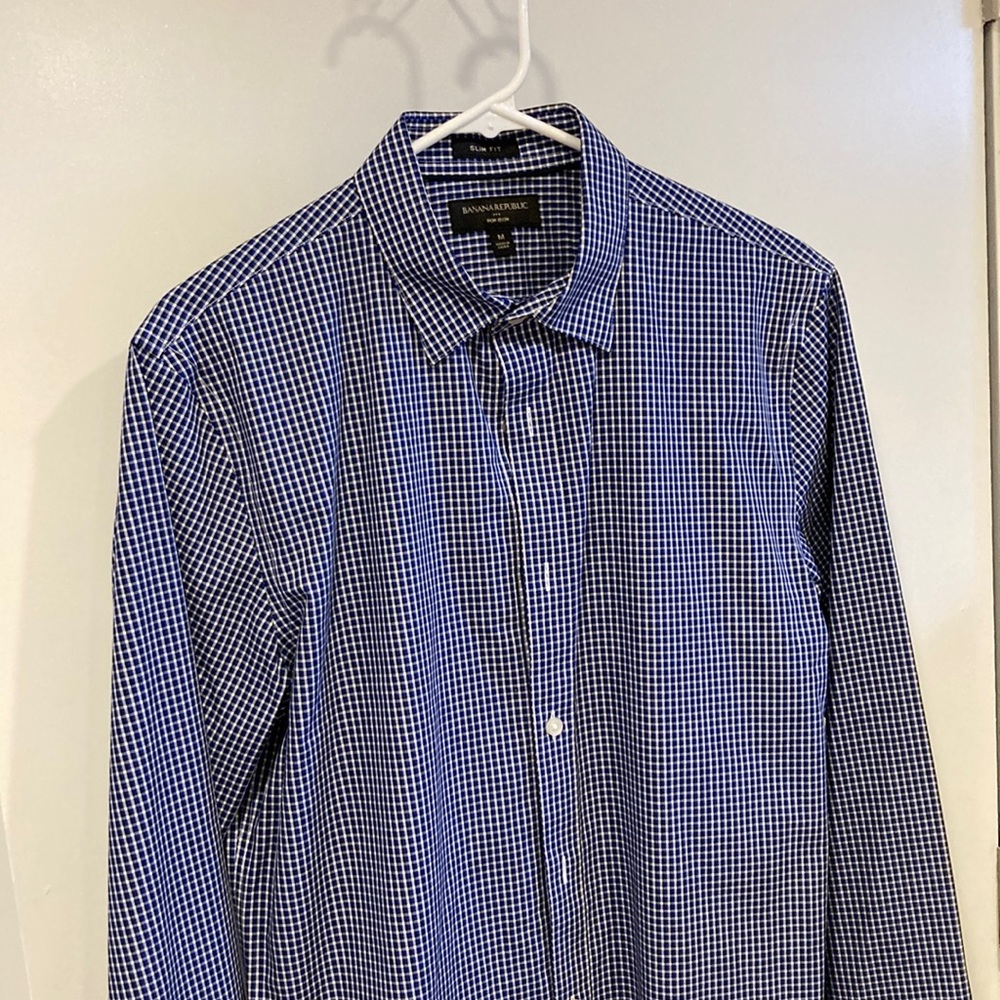 Banana Republic slim fit shirt. Size M.